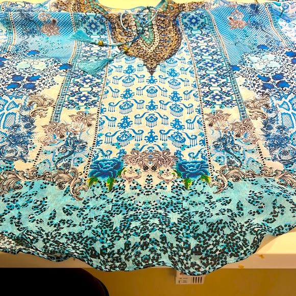 NWT - TRUE COLOURS Lace-up V-neck Caftan - Picture 6 of 9